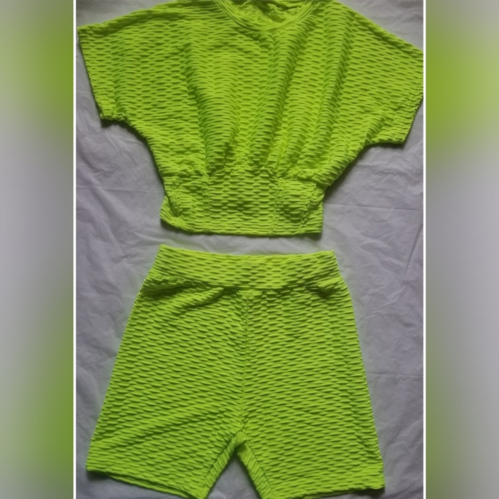 Source Unknown Neon Green Bike Shorts Set Vibrant Wear